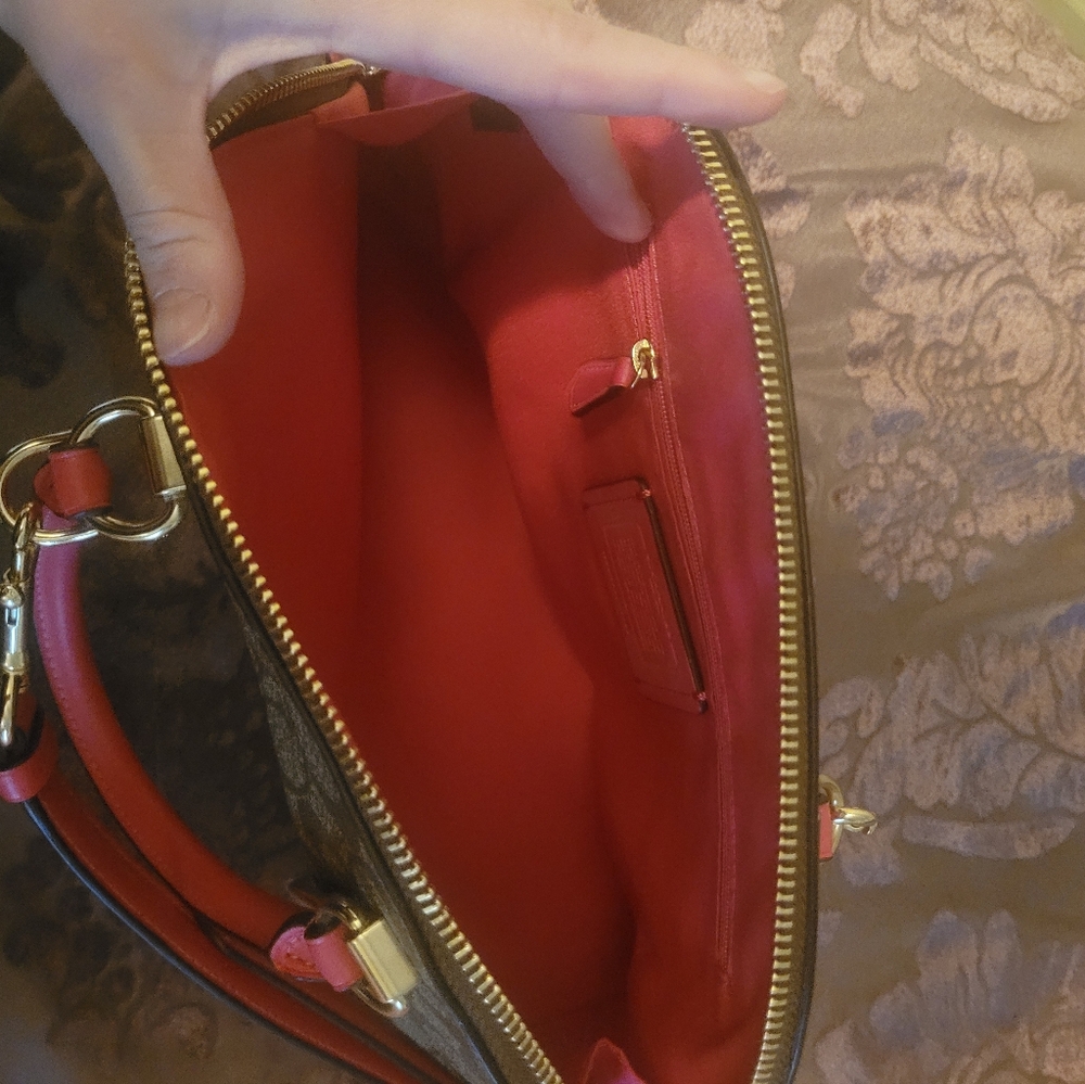 Coach crossbody - Picture 2 of 3